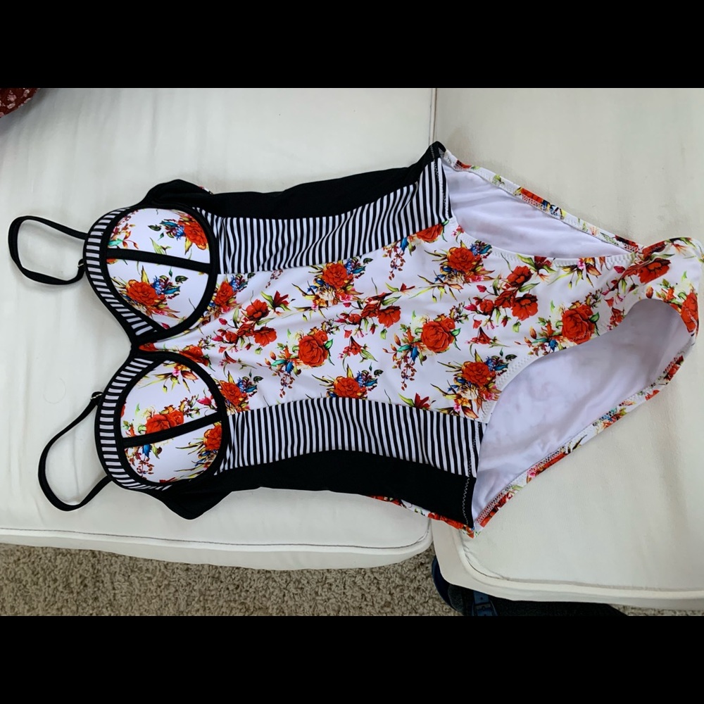 One piece swim suite